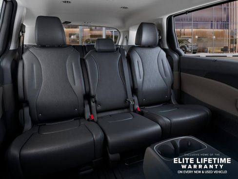 New 2026 Kia Carnival EX FWD image 17