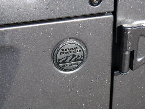 Used 2024 Jeep Gladiator Sport image 13