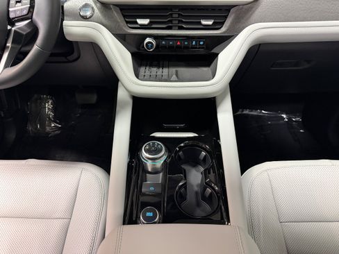 Used 2025 Ford Explorer Platinum w/ Ultimate Package AWD/4WD image 25