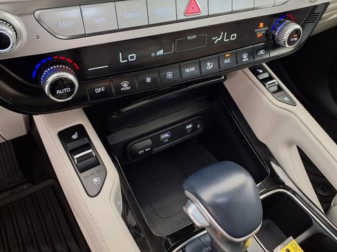 Used 2023 Kia Telluride EX w/ EX Captain's Chair Package FWD image 7