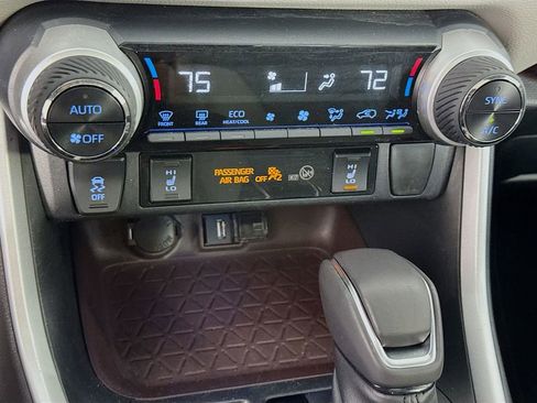 Used 2020 Toyota RAV4 Limited image 19