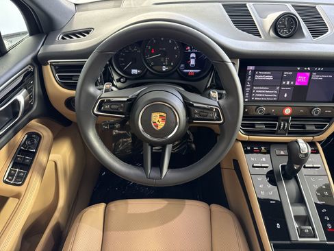 Certified 2025 Porsche Macan image 16