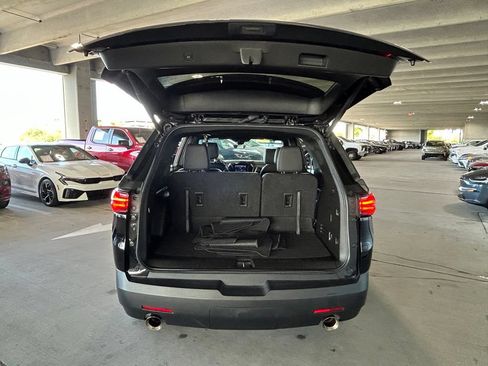 Used 2023 Chevrolet Traverse RS FWD image 51