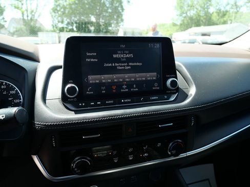Used 2021 Nissan Rogue S AWD/4WD image 12
