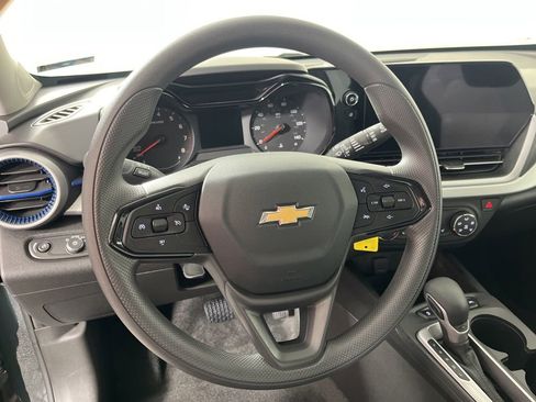 Certified 2025 Chevrolet Trax LS w/ LS Convenience Package FWD image 23