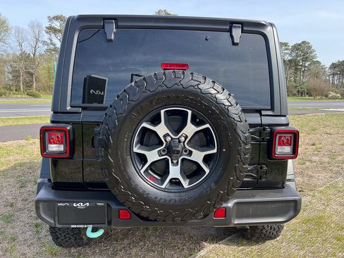 Used 2022 Jeep Wrangler Rubicon w/ Cold Weather Group AWD/4WD image 4