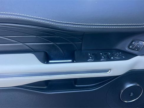 Used 2020 Ford Expedition Platinum image 11