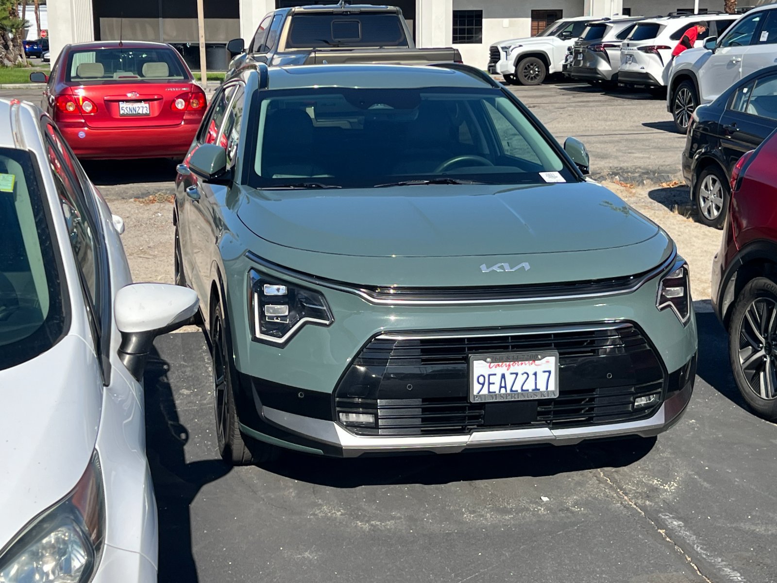 Used 2023 Kia Niro SX Touring FWD image 2