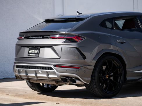 Used 2021 Lamborghini Urus image 16