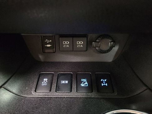 Used 2019 Toyota Highlander XLE AWD/4WD image 19
