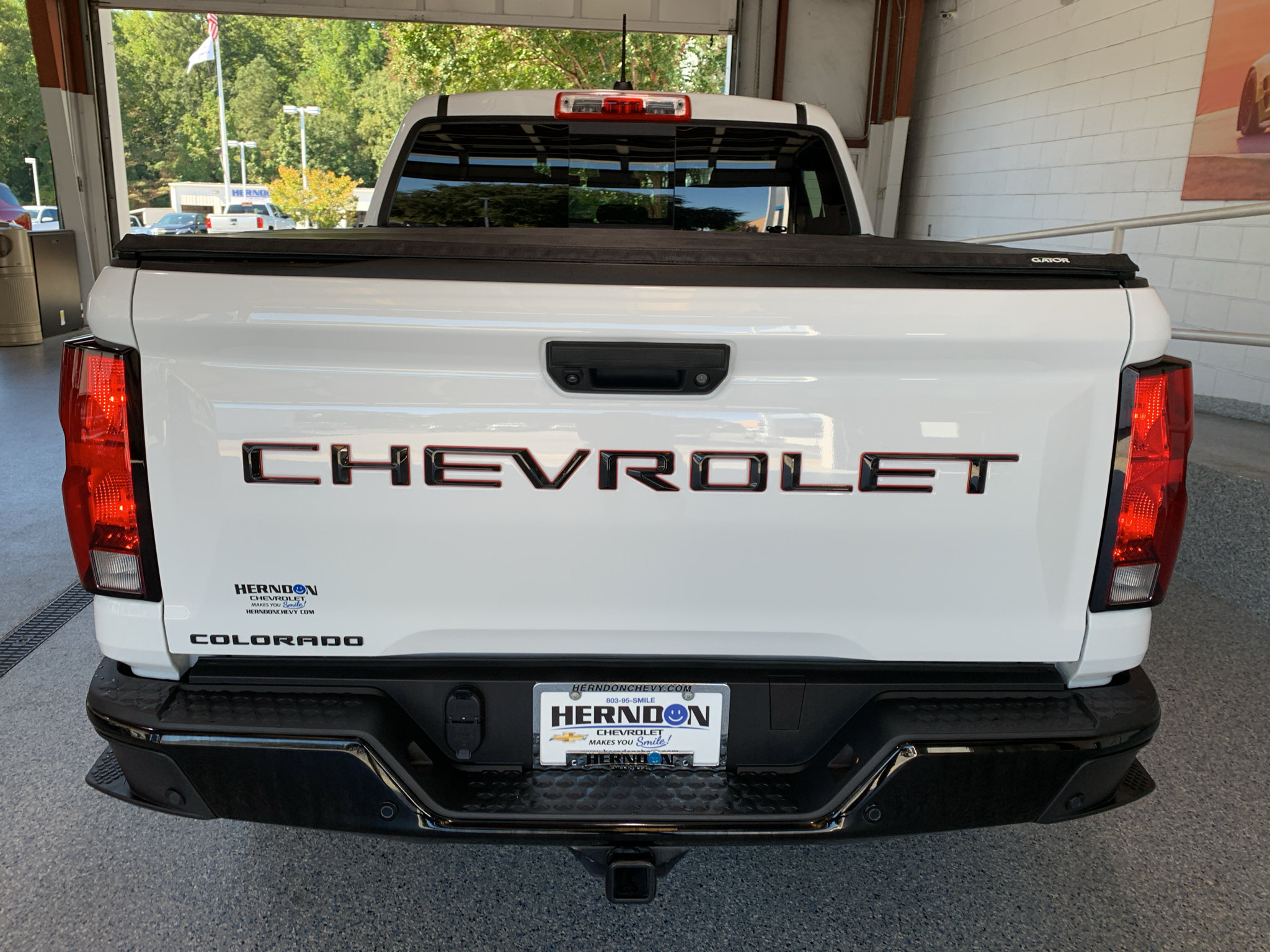 Used 2024 Chevrolet Colorado Trail Boss w/ Technology Package AWD/4WD image 9