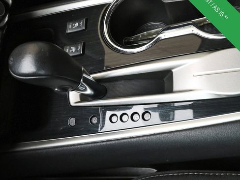 Used 2017 Nissan Pathfinder SV w/ SV Tech Package image 30