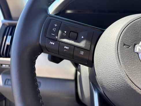 Used 2025 Nissan Pathfinder SL w/ Black Appearance Package FWD image 28