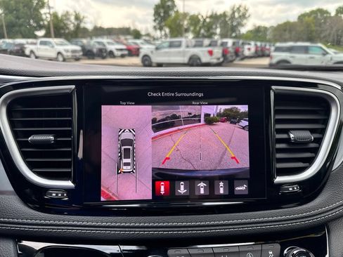 Used 2025 Chrysler Pacifica Limited w/ Trailer Tow Group AWD/4WD image 19