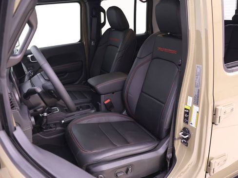 Used 2025 Jeep Gladiator Rubicon w/ Safety Group image 4