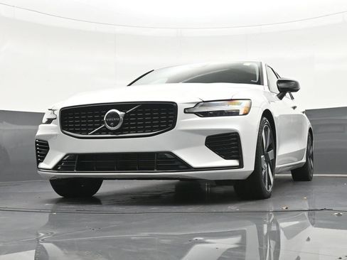 Certified 2024 Volvo S60 T8 Plus AWD/4WD image 32