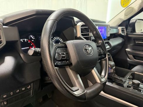 Used 2022 Toyota Tundra SR5 w/ SR5 Convenience Package AWD/4WD image 19
