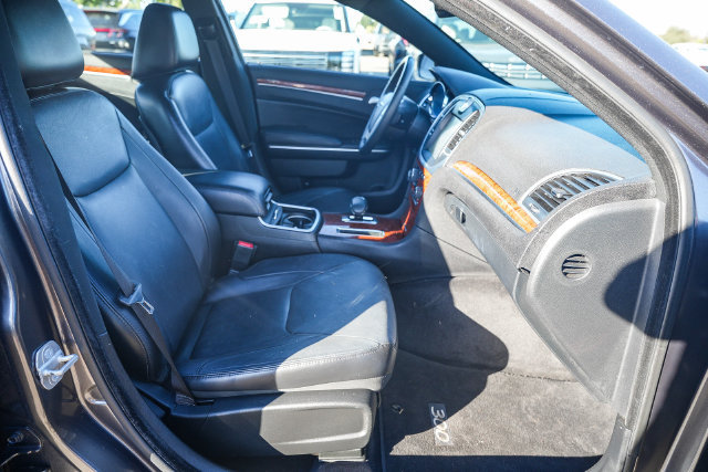 Used 2014 Chrysler 300 RWD image 19