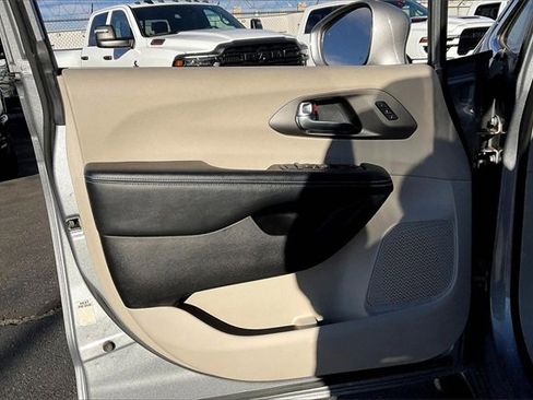 Used 2021 Chrysler Pacifica Touring-L image 18