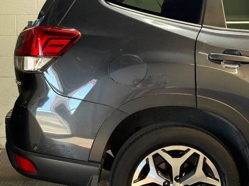 Used 2019 Subaru Forester Premium AWD/4WD image 7