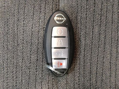 Used 2022 Nissan Rogue SV FWD image 32