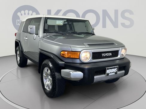Used 2010 Toyota FJ Cruiser 4WD image 2
