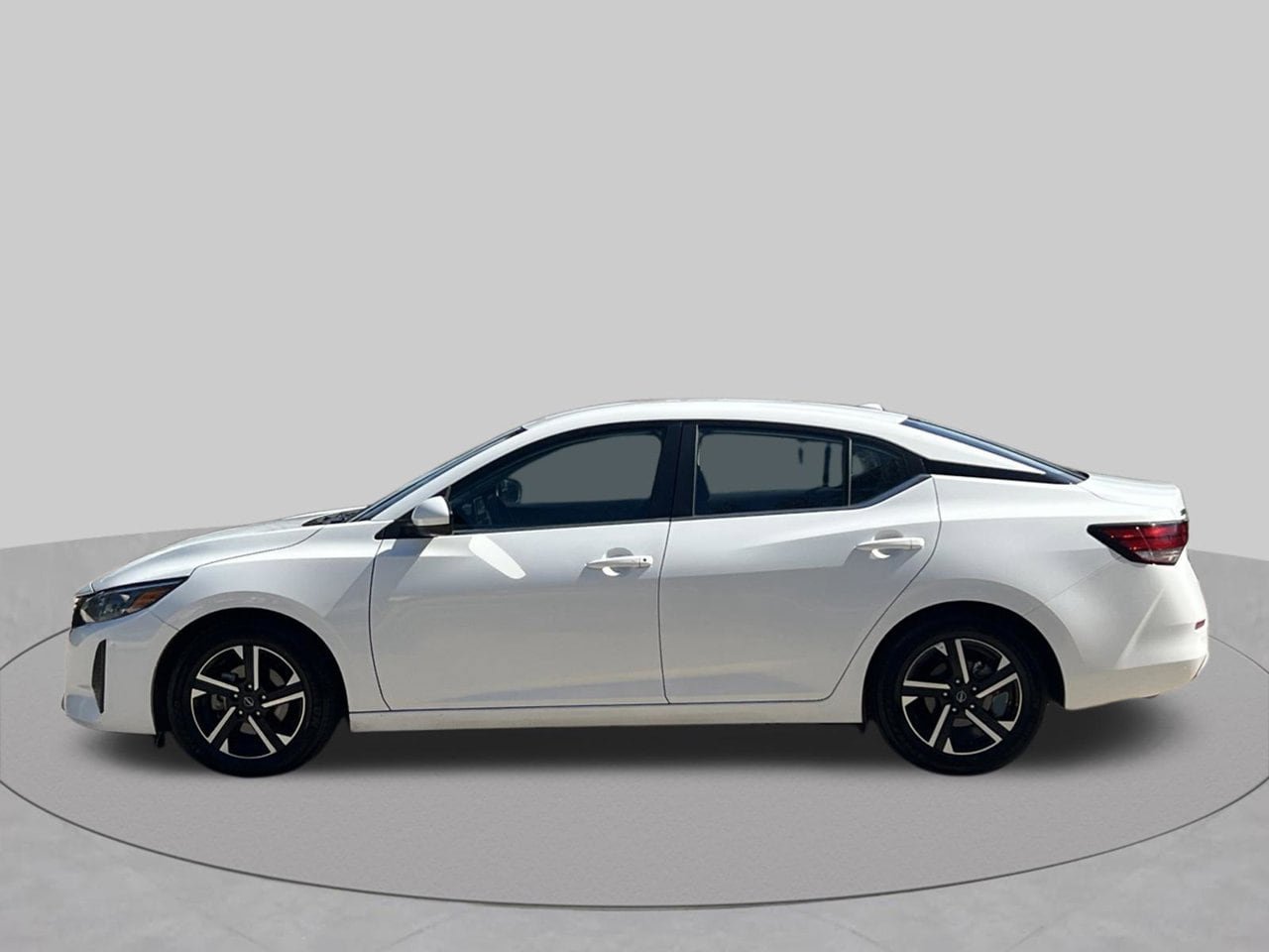 Used 2024 Nissan Sentra SV FWD image 2