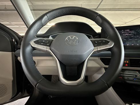 Used 2025 Volkswagen Jetta SE FWD image 15