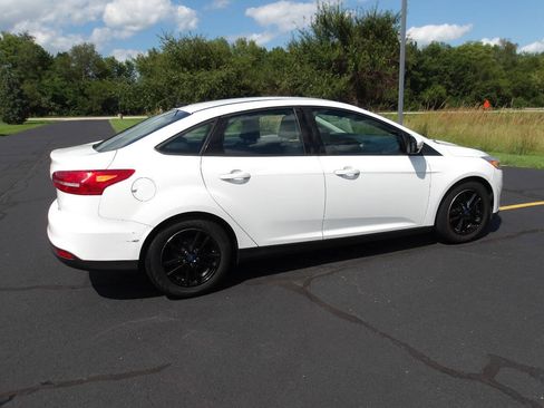 Used 2017 Ford Focus SE FWD image 11