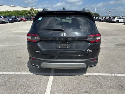Used 2025 Honda Pilot Elite image 4