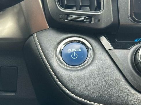 Used 2018 Toyota RAV4 LE Plus image 19