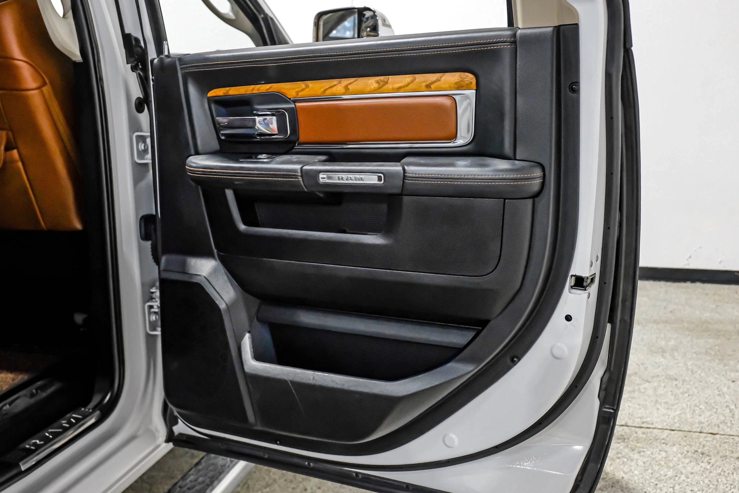 Used 2017 RAM 2500 Longhorn w/ Convenience Group AWD/4WD image 64