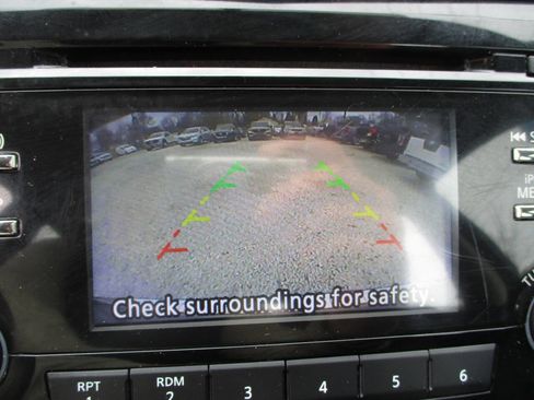 Used 2017 Nissan Rogue S image 10