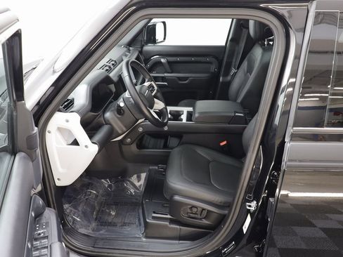 Used 2025 Land Rover Defender 110 S image 6