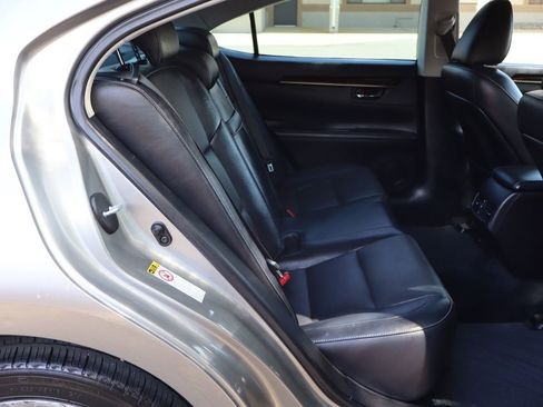Used 2015 Lexus ES 350 w/ Luxury Package image 21