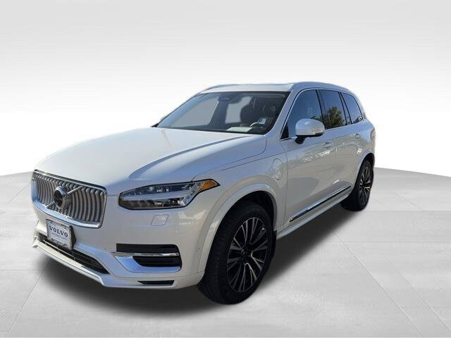 Used 2024 Volvo XC90 T8 Plus AWD/4WD image 2