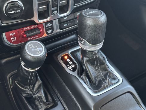 Used 2026 Jeep Gladiator Rubicon AWD/4WD image 17