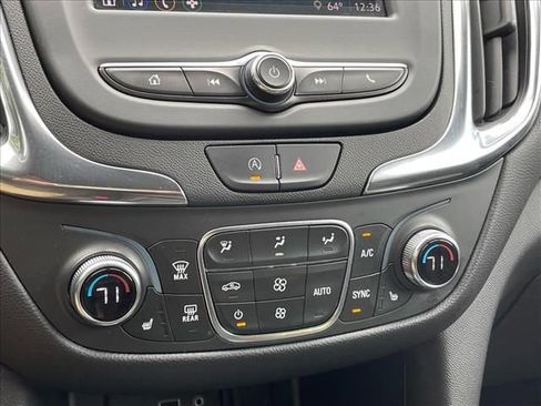 Used 2023 Chevrolet Equinox LT FWD image 19