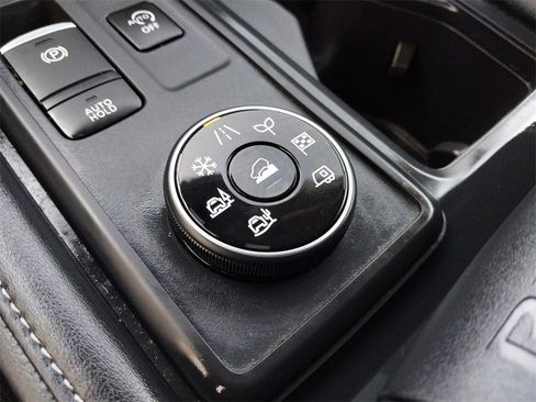 Used 2024 Nissan Pathfinder S image 20