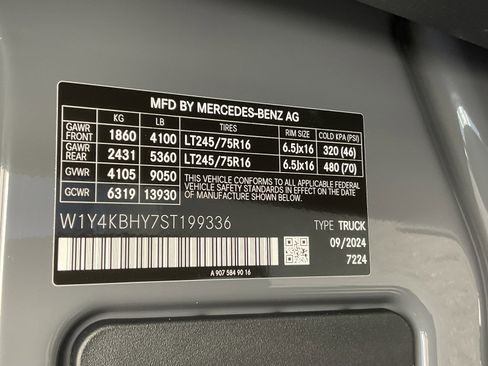 Used 2025 Mercedes-Benz Sprinter 2500 image 30