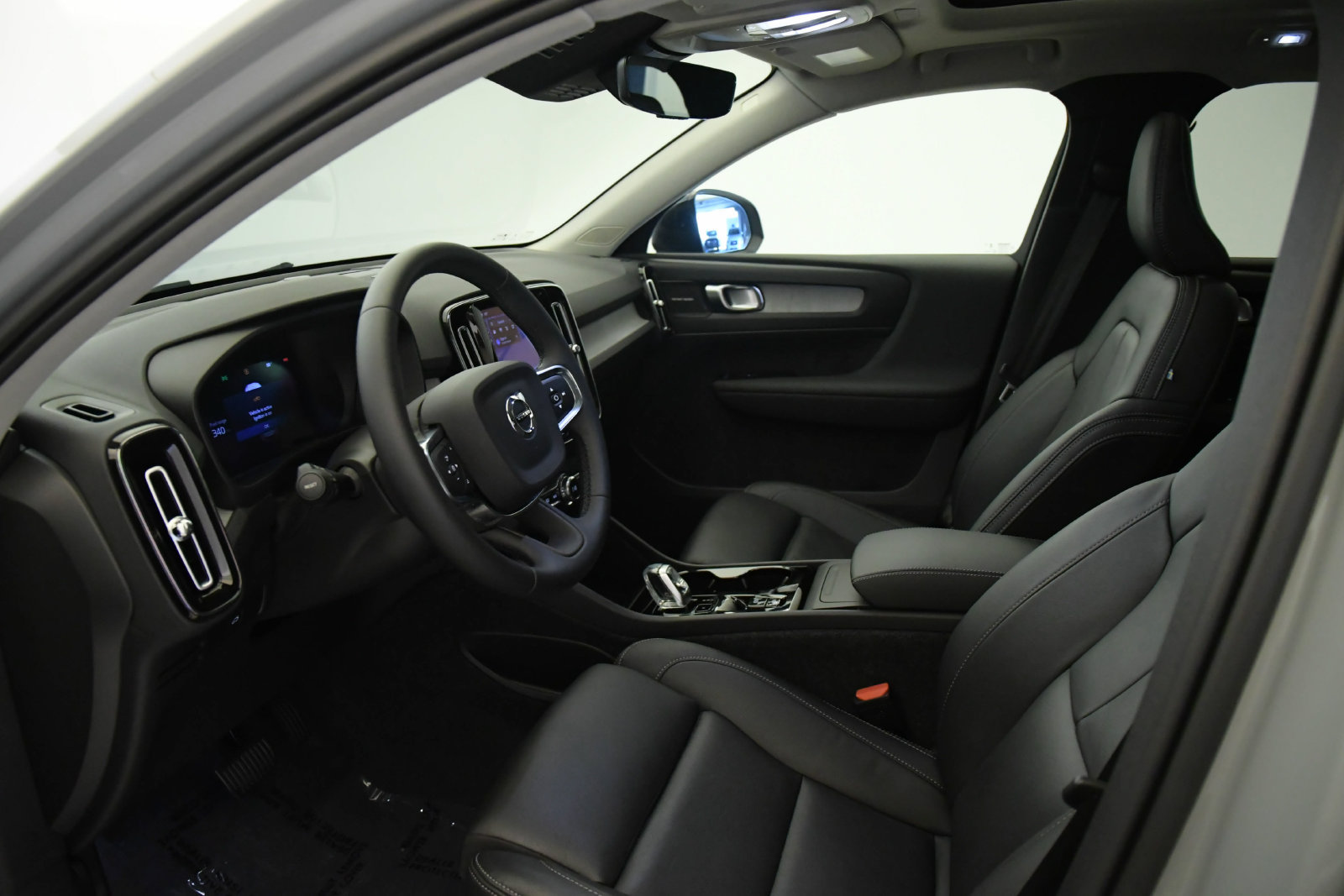 Used 2026 Volvo XC40 B5 Ultra w/ Climate Package AWD/4WD image 16