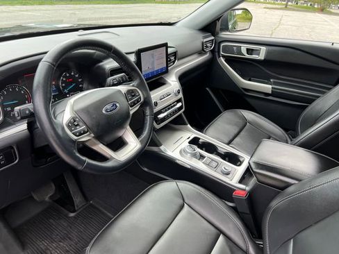 Used 2023 Ford Explorer XLT w/ Equipment Group 202A AWD/4WD image 18