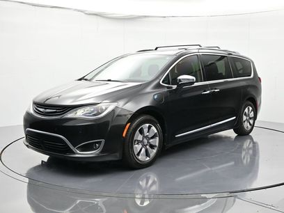 Used 2018 Chrysler Pacifica Limited w/ Advanced Safetytec Group
