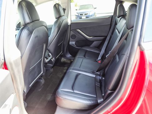 Used 2021 Tesla Model Y Long Range AWD/4WD image 18