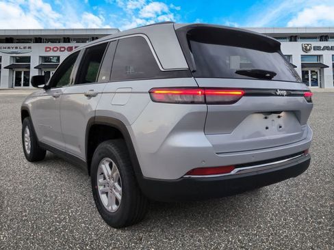 New 2025 Jeep Grand Cherokee Laredo w/ Luxury Tech Group I RWD image 6