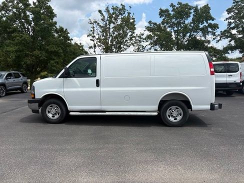 Used 2025 Chevrolet Express 2500 w/ Driver Convenience Package RWD image 2