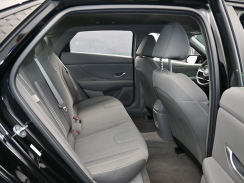 Used 2024 Hyundai Elantra SEL image 40