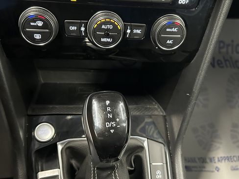 Used 2024 Volkswagen Taos SE image 32