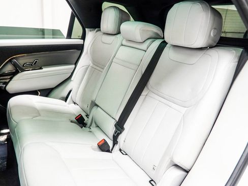 Used 2025 Land Rover Range Rover Sport SE image 42