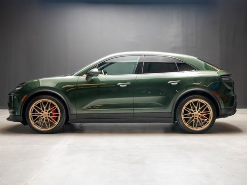 Certified 2025 Porsche Macan 4S Electric AWD/4WD image 2